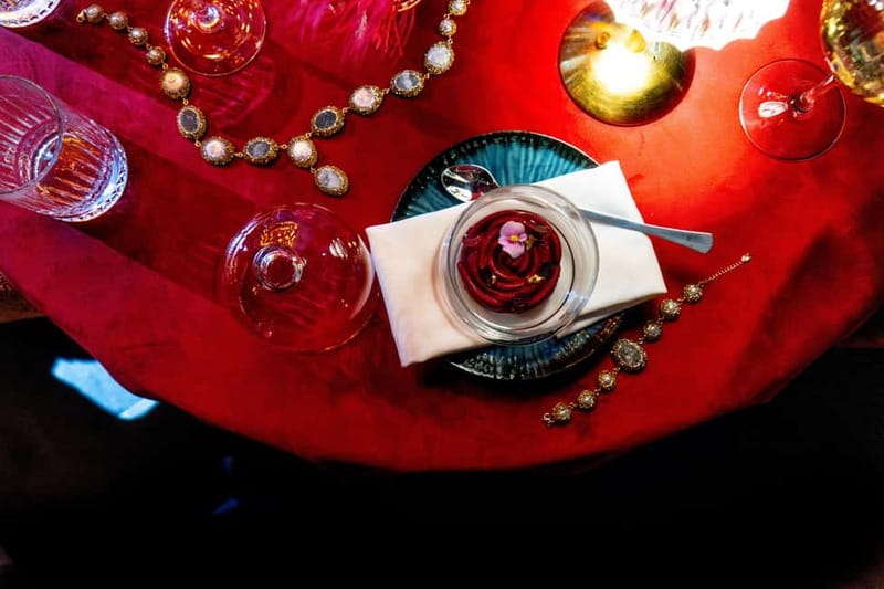 Prague: Cabaret Show at Medusa - Nightlife Prague - Dress code and age limits