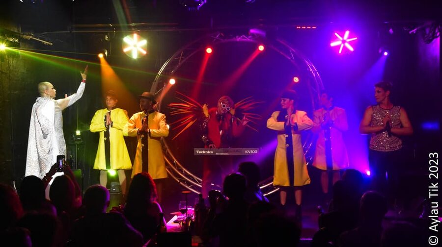 PRESTIGE DINER AND DRAG SHOW - The personal touch is the main attraction