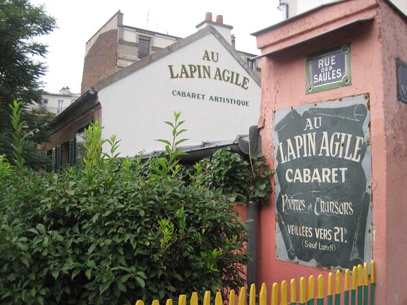Private Tour: Montmartre Walking Tour, Dinner and Au Lapin Agile Cabaret - Walking the cobblestone lanes for about 90 minutes