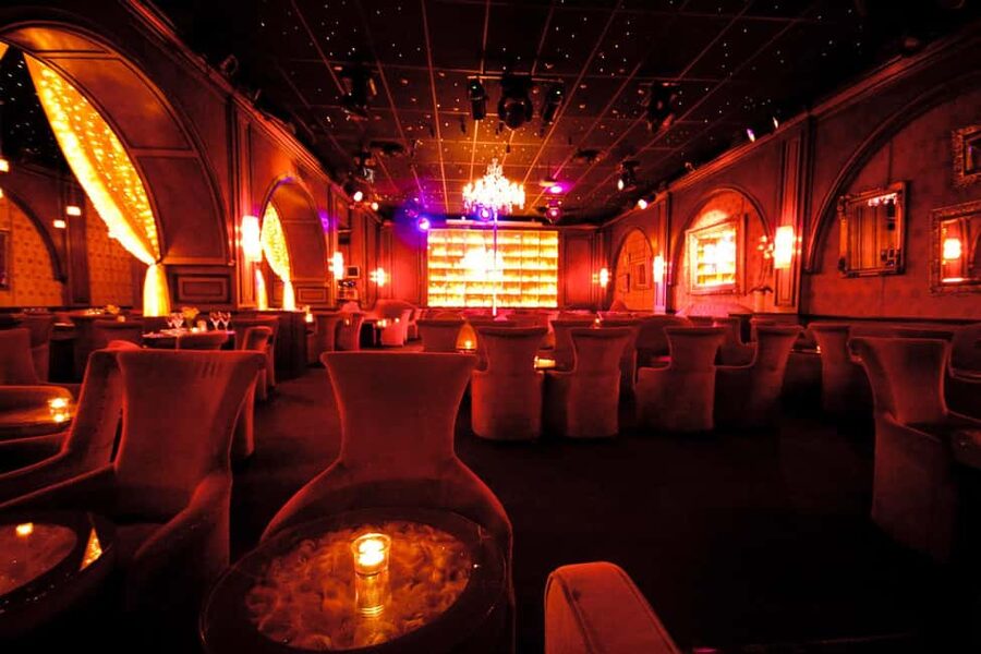 Secret Square Paris : Parisian Strip-Tease Cabaret Ticket - How Secret Square compares with a classic Paris cabaret