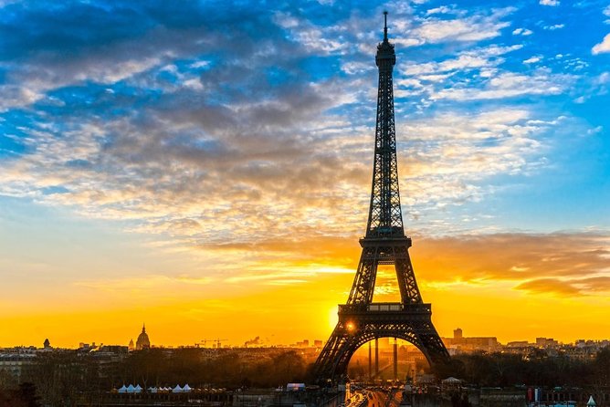 Seine Dinner Cruise, Eiffel Tower Access and Moulin Rouge Show - What the cruise does well, and where it can disappoint