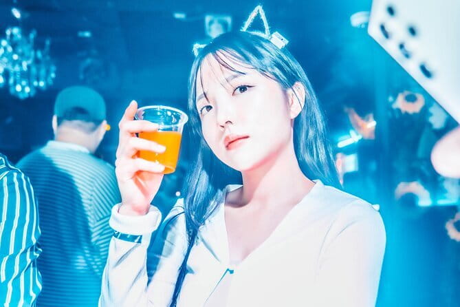 Seoul: LGBTQ+ Pub Crawl and Drag Show with Local Drag Queen - What the drag show adds to the experience