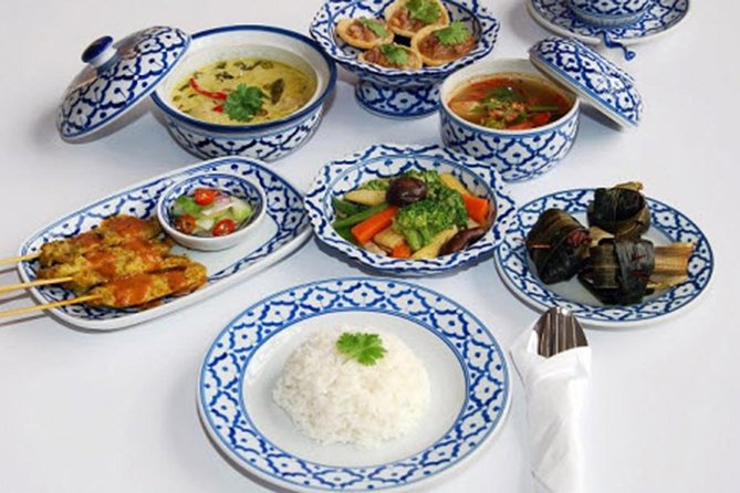 Thai Classical Dance with Thai Set Dinner & Calypso Cabaret Show - Calypso Cabaret’s Large Transgender Cast