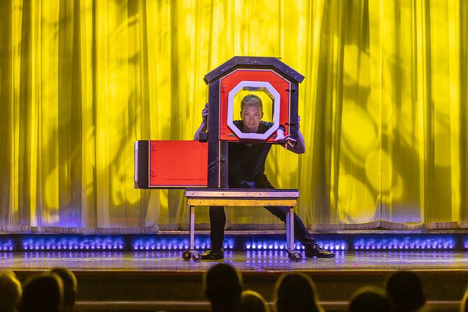 'The Cabaret' Garry & Janine Magic & Comedy Dinner Show - How this compares with a larger Branson production