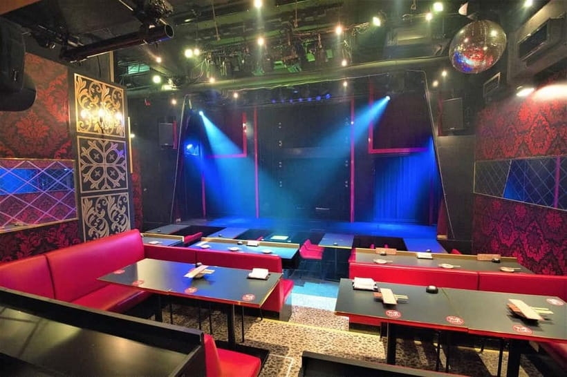 Tokyo GINZA: KONPARU Japanese Cabaret Show with Drink - The pre-show hour: drinks, snacks, and performer photos