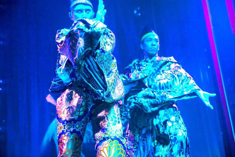 Tokyo GINZA: KONPARU Japanese Cabaret Show with Drink - Finding the basement entrance on Ginza’s busy streets