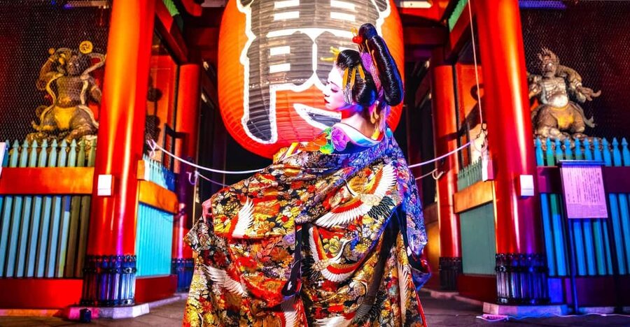 Tokyo: Japanese Dance Cabaret Theater Asakusa-Kaguwa Ticket - Arriving before the curtain