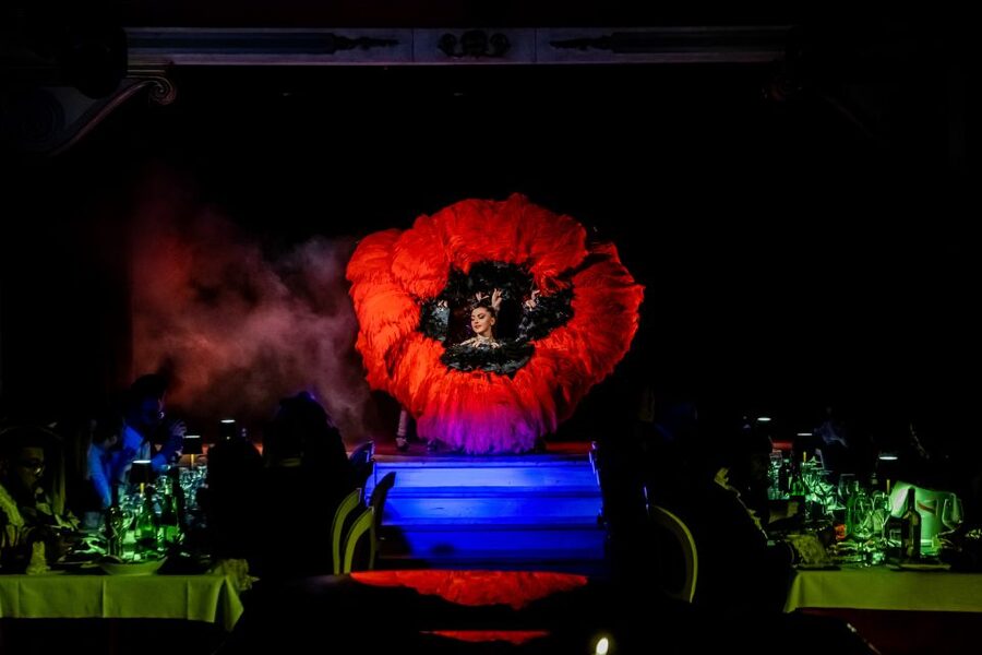 Venice: Cabaret Dinner Show - The Baroque room is part of the performance
