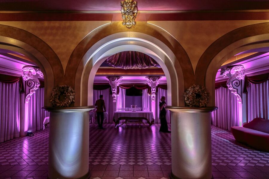 Venice: Cabaret Dinner Show - The Cabaret Grand Show: music, dance, and circus flair